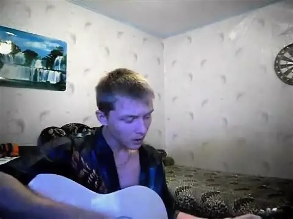 Вся дрожишь от лютого. Ой мороз мороз песня слова. Вся дрожишь от лютого. Дрожа от лютой стужи кот просит отвори. Лютый мороз человек идет.