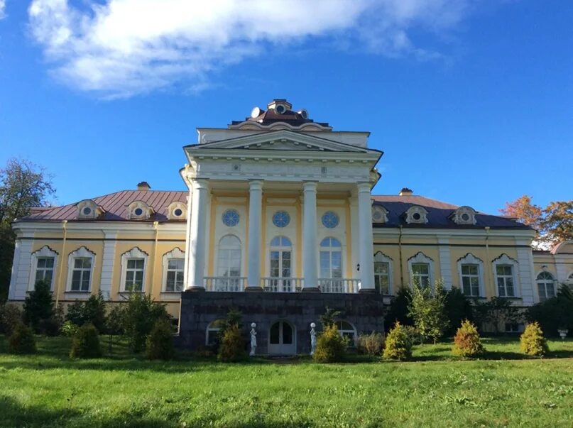 Резиденция путина в геленджике. Массандра поселок крым. Ялта алупка воронцовский дворец. Замок путина в геленджике. Университет триеста.