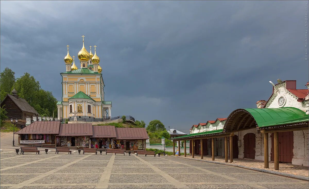 Плес город ярославль. Плес Ивановская область площадь. Торговая площадь Плес. Плес центр города торговые ряды. Плёс Левитановский сквер.