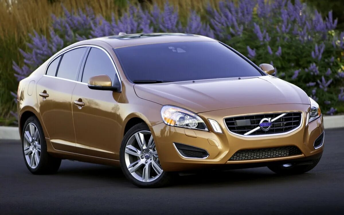 Почему машина вольво. Вольво седан s60. Volvo s60 t6. Volvo s60 2010. Volvo s60 седан 2010.