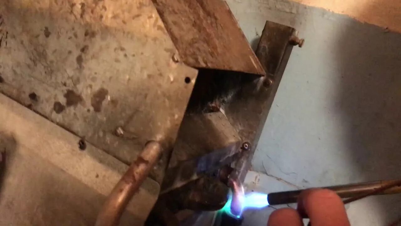 Запаять теплообменник газовой колонки. Запаять колонку. Запаять медный теплообменник газовой колонки. Пайка теплообменника газовой. Теплообменник для газовой горелки.