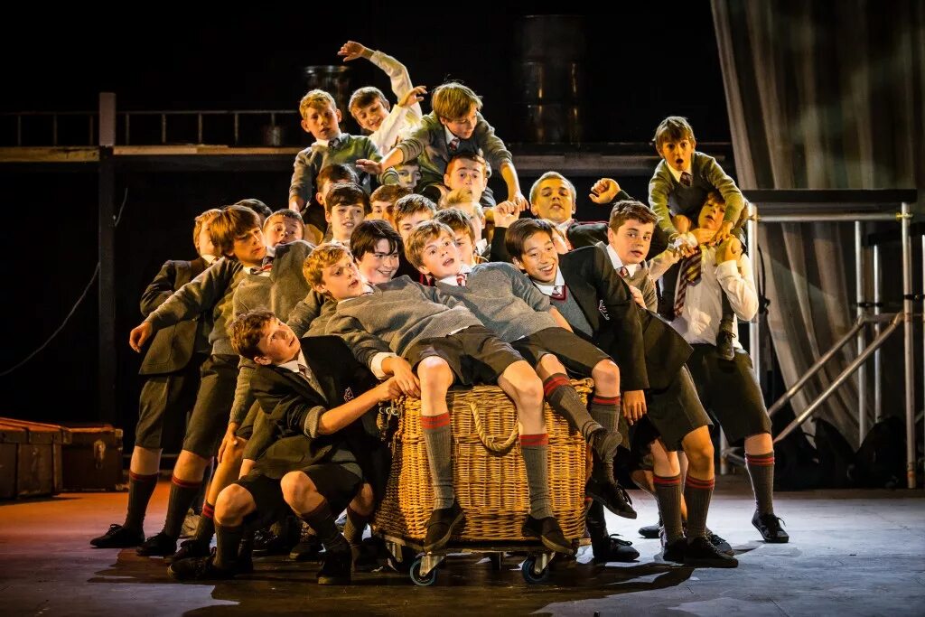 Драматерапия. Brit school. Перфоманс театр. Школьное выступление. Сценическое общение.