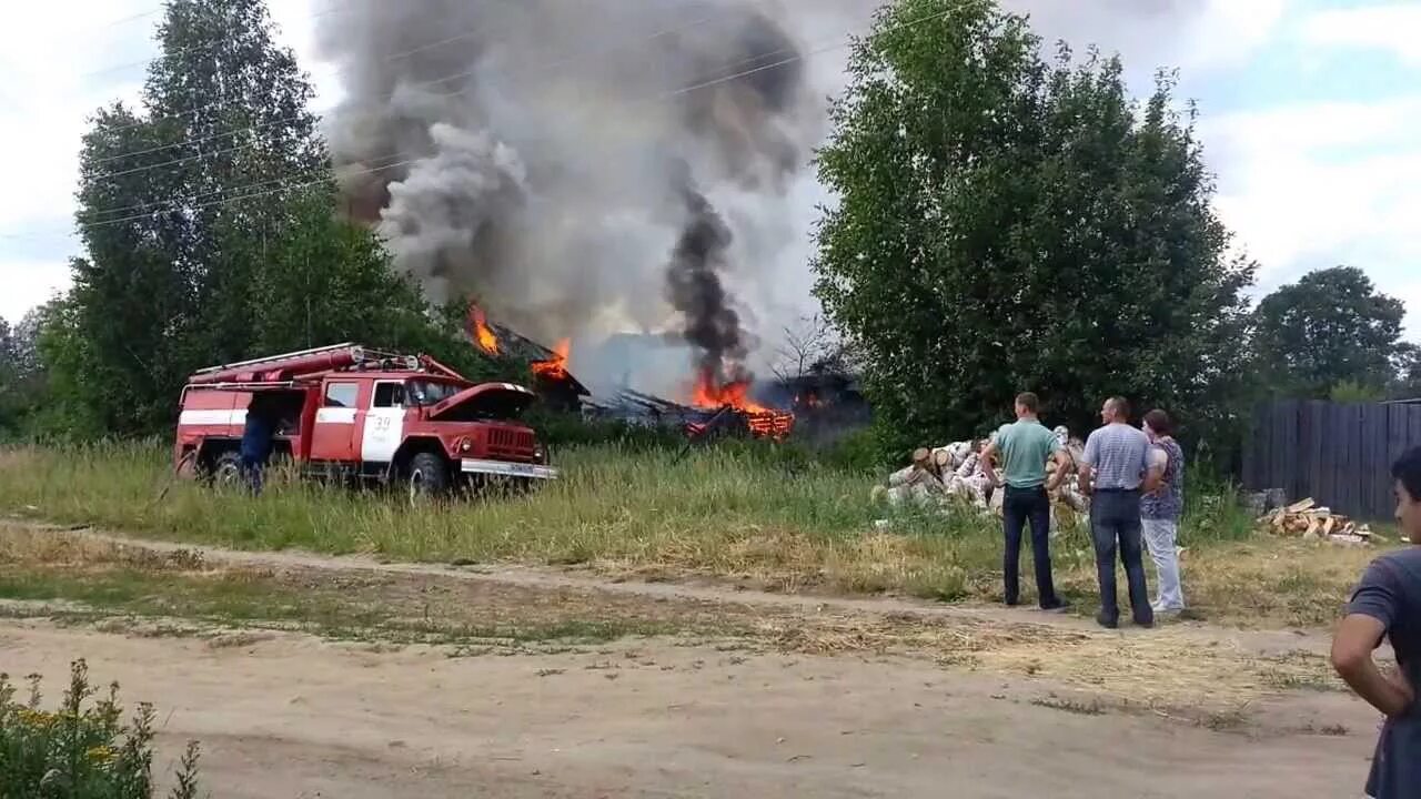 Погода в тавде на сегодня. Пожар в Тавде. Пожар в нижней Тавде. Пожар город Тавда. Местные жители города Тавда.