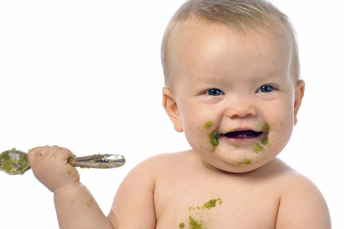 1 ребенок есть. Малыш ест пюре. Прикорм картинки. Ребенок кушает прикорм. Овощи для прикорма.