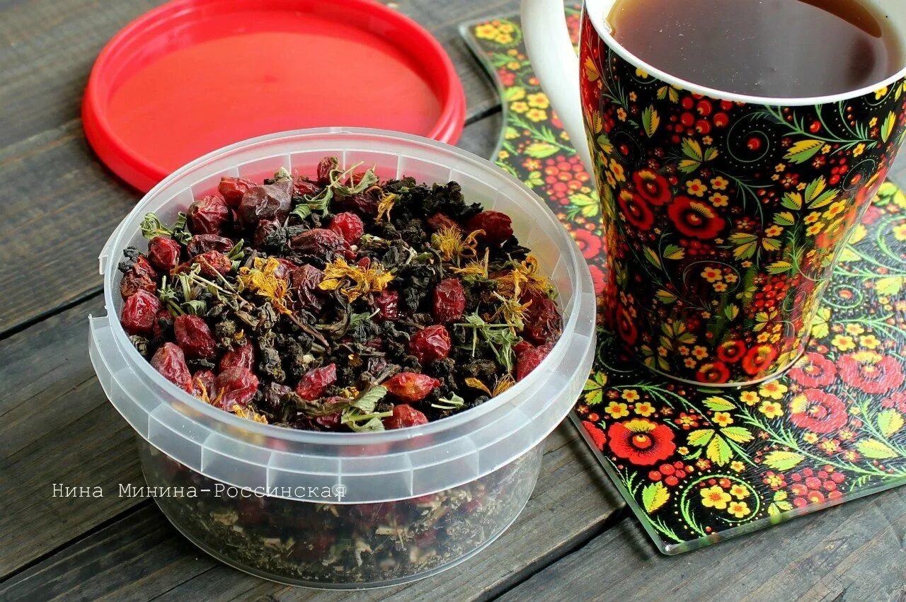 Чай с травами. Фруктовый и травяной чай. Травяной чай с ягодами. Чайный сбор.