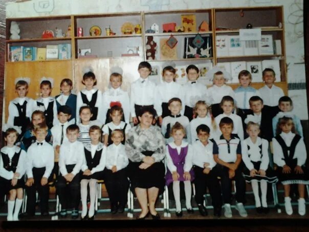 В 2006 году школьники. Школа 10 зарафшан. выпускники 2006 года. школа в 2006 году. державинск школа.