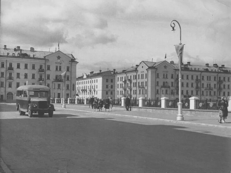 Площадь металлургов череповец. Старая площадь металлургов череповец. площадь металлургов 2 череповец. площадь металлургов череповец фото.