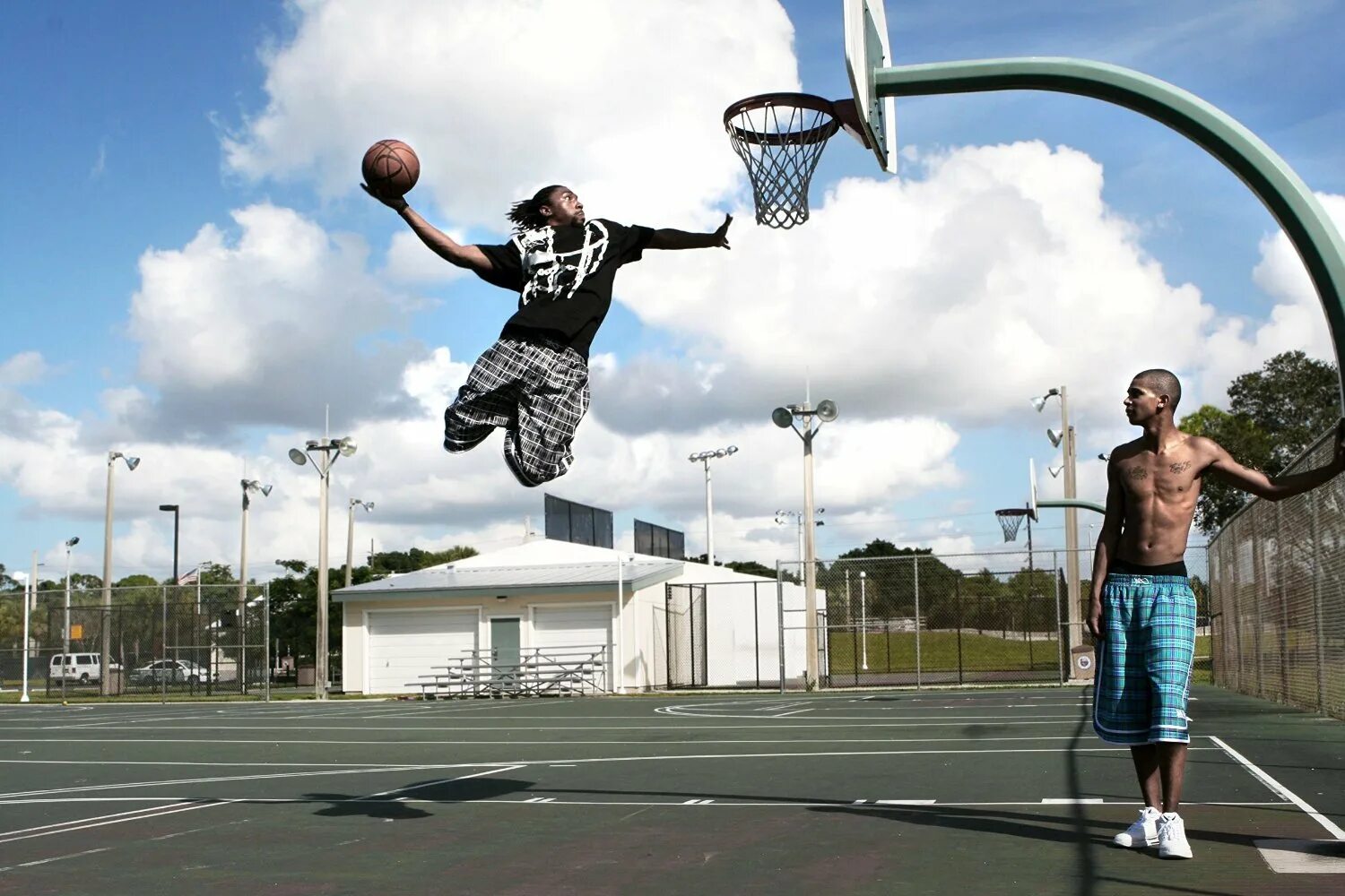 Игра в уличный баскетбол. Игра в стритбол баскетбол. Adidas Streetball 1. Данк стритбол. Баскетбол на улице.