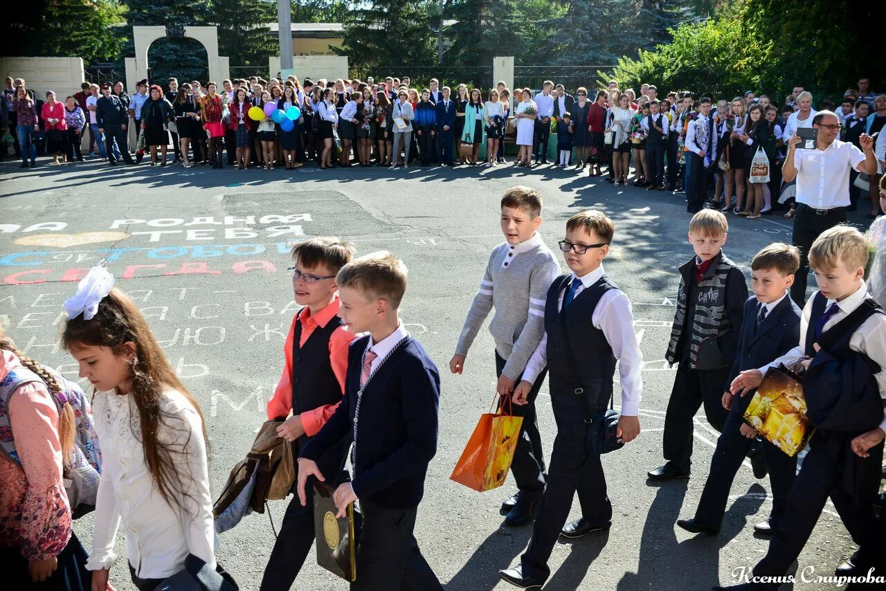 1 сентября. Школа 38 озерск. Какого в школу 2019. Школьная форма в частных школах турции. Евстратовская школа 2019- 2020 фото.