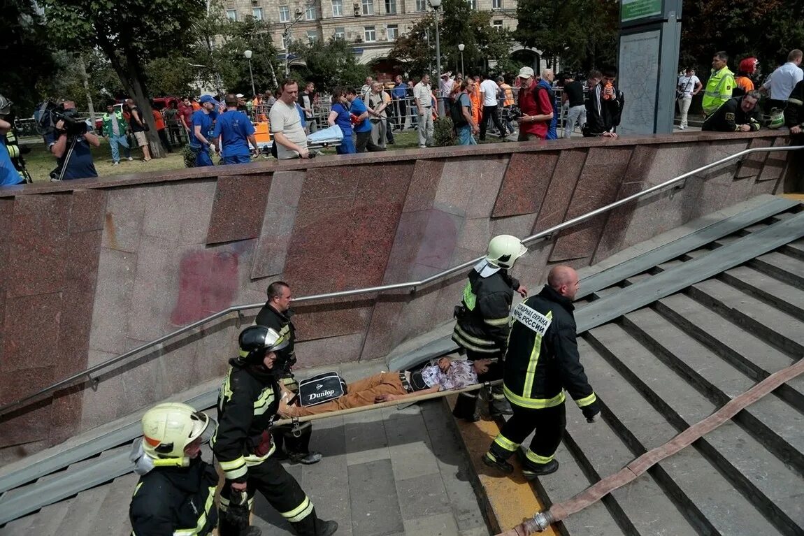 Катастрофы в метрополитене. Катастрофа в Московском метрополитене 2014. Авария метро Славянский бульвар 2014. Катастрофа в Московском метрополитене. Авария в метро Славянский бульвар парк Победы.