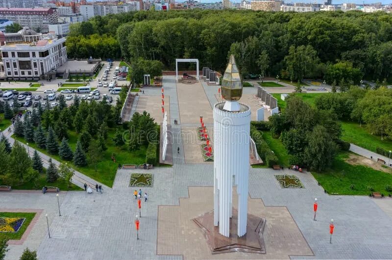 мемориал на площади памяти тюмень. тюмень стелла памяти. свечка тюмень. свечка тюмень площадь памяти. стелы на площади памяти тюмень.