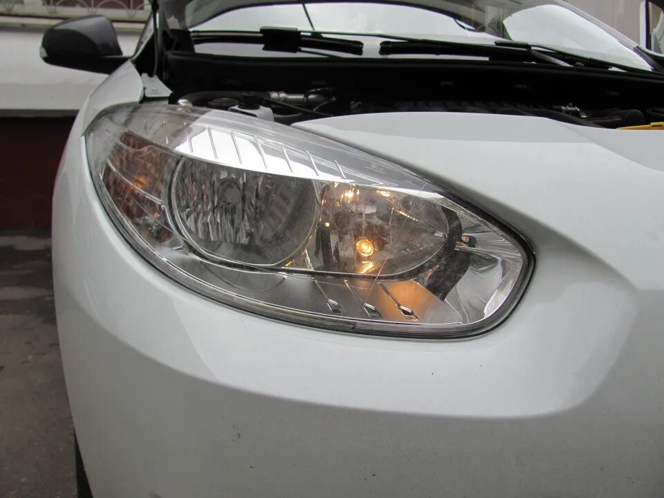 Лампочка ближнего света рено флюенс. Ближний свет renault fluence. Ближний свет renault fluence. Птф renault fluence. Лампочки рено флюенс 2011.