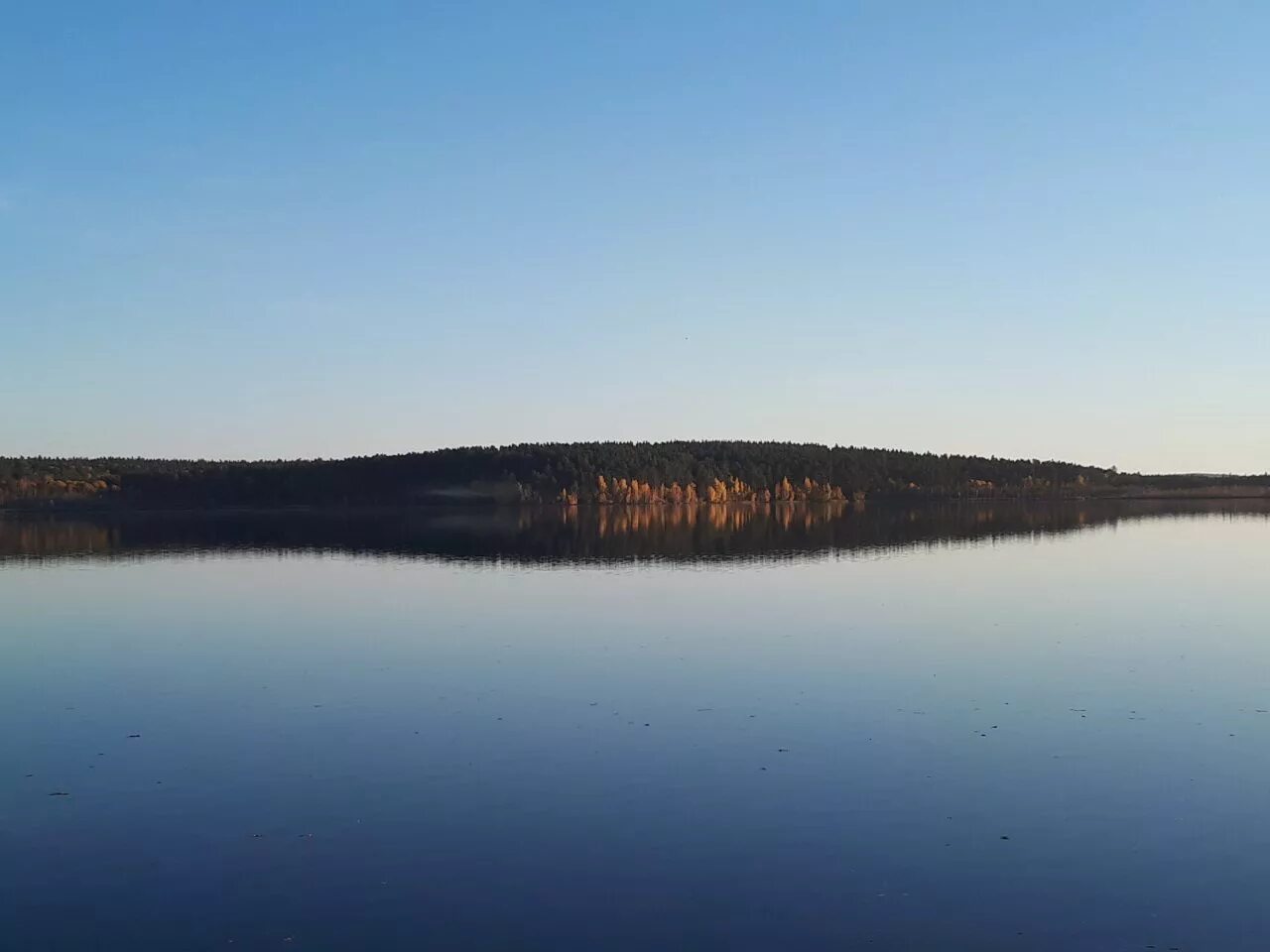 Центр озеро чусовское. Чусовское озеро Екатеринбург. Чусовское озеро Урал. Чусовское озеро Свердловская область. Озеро Чусовское Екатеринбург санаторий.