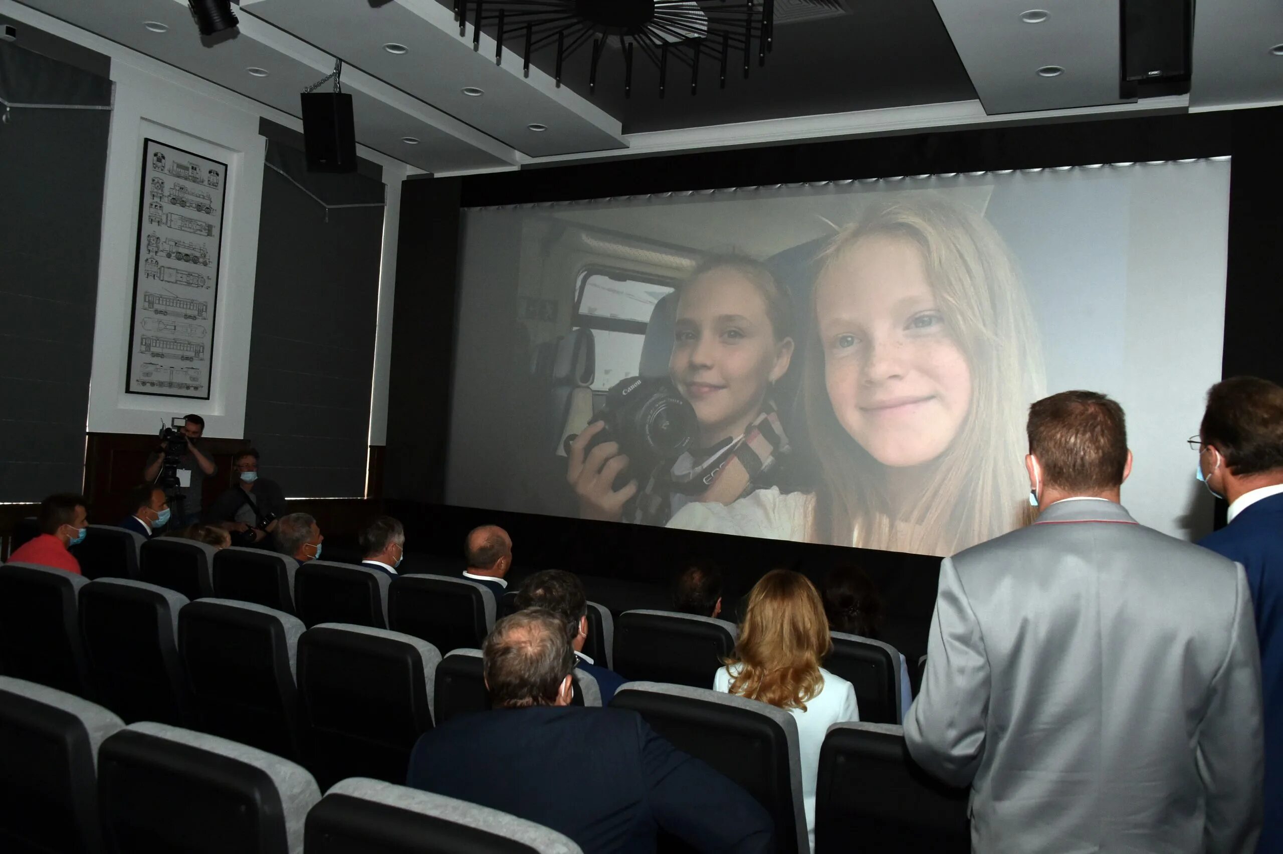 Кинотеатр комсомолец верещагино. Дворец культуры железнодорожников тула. Дворец культуры железнодорожников сухум. Кинотеатр дк железнодорожников. Дкх дзержинск кинотеатр.