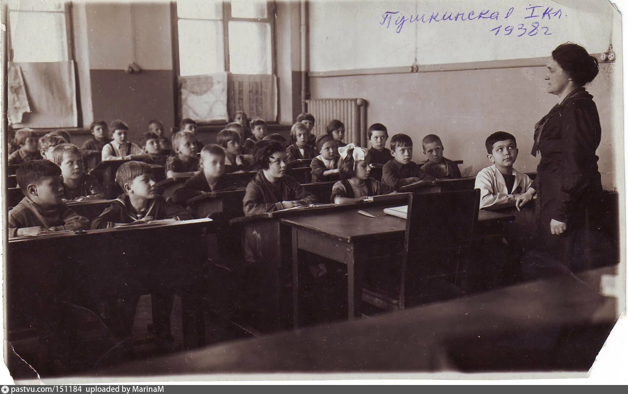 Школа 1920 х годов. СССР школы 1936. Школы 1938 года. Первые советские школы. Школы СССР 1938 год.