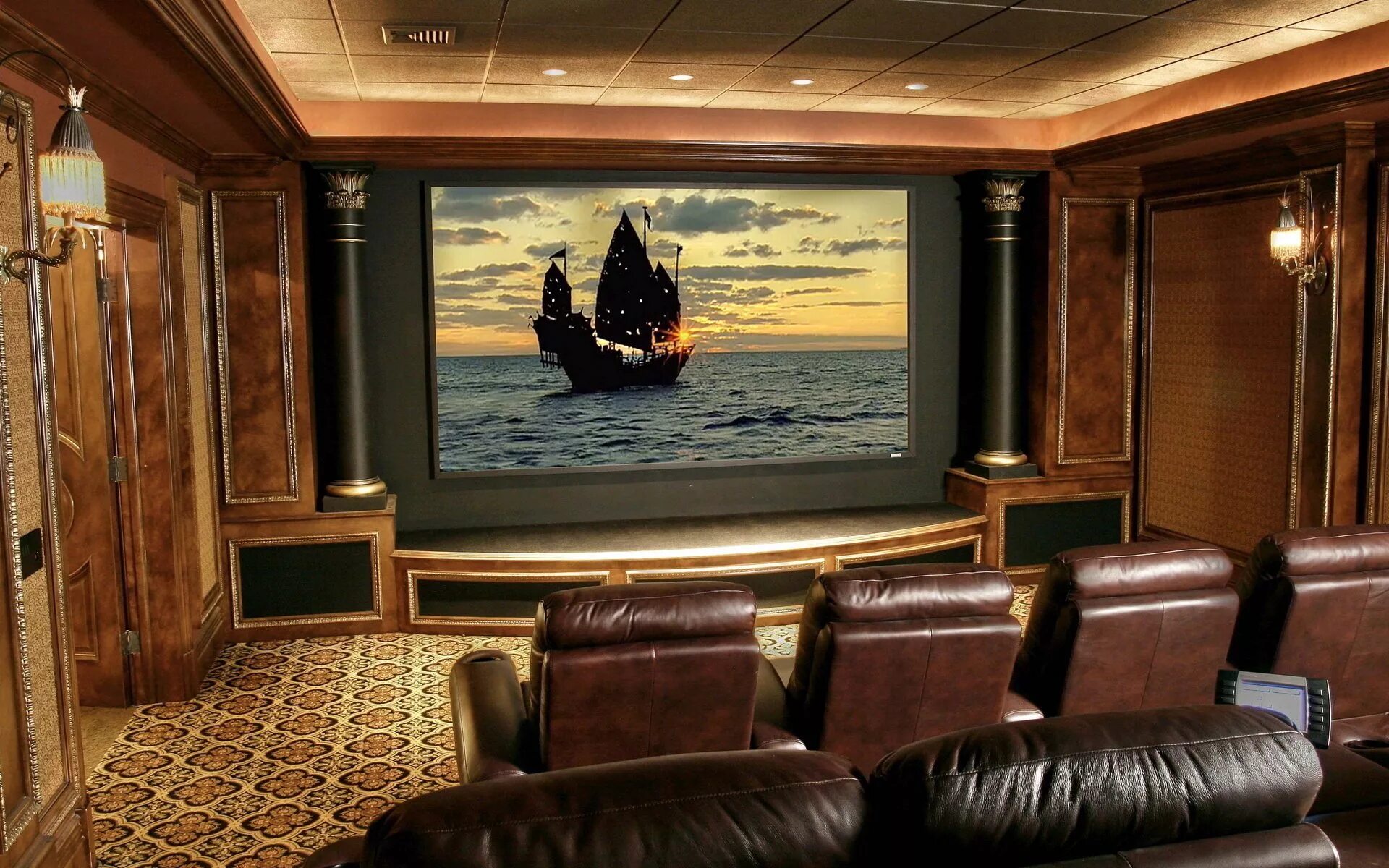 Home theater 2. Домашний кинотеатр интерьер. Телевизор. Уютный кинотеатр. Кинотеатр в вилле.