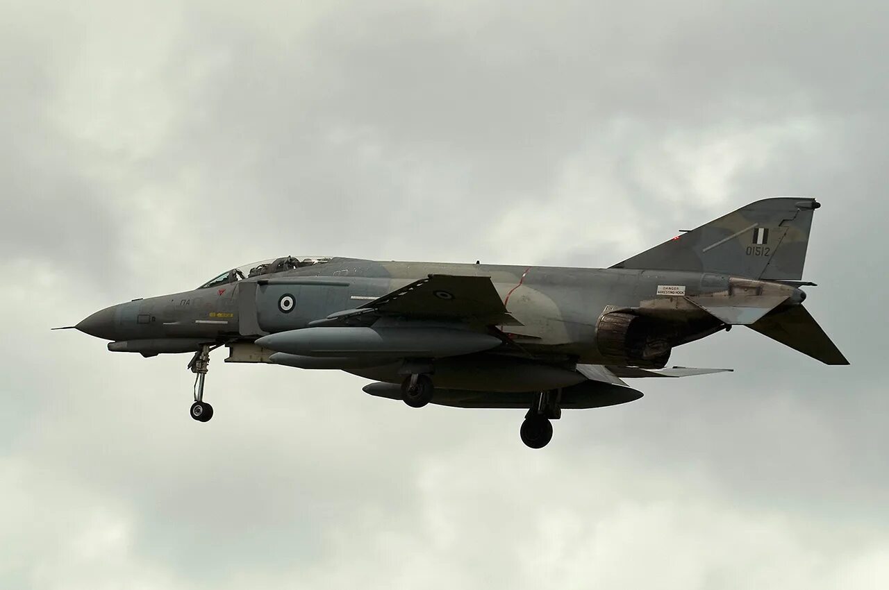 Mcdonnell douglas f 4 phantom. Mcdonnell f-4e phantom ii. mcdonnell douglas f-4e. f-4k phantom ii фонарь. f-4 phantom ii истребитель фирмы mcdonnell douglas.