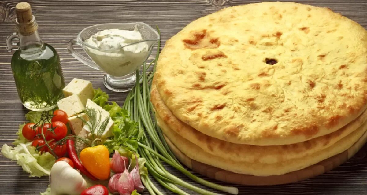 Осетинские блюда. Осетинская кухня пироги. Осетины национальная еда. Пирог осетинский с мясом. Национальные осетинские пироги.