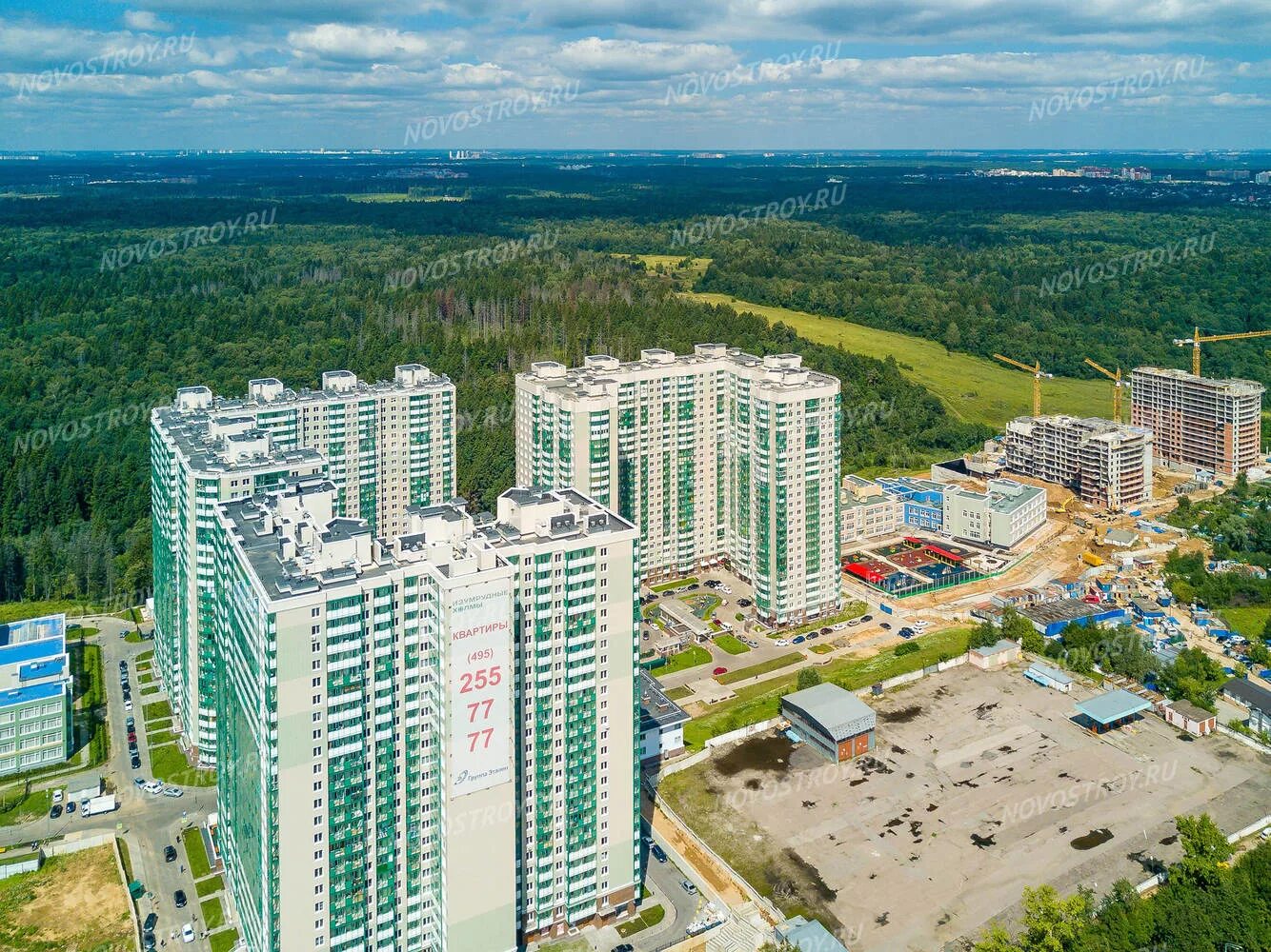 Жк холмы красногорск. Изумрудные холмы Красногорск. Изумрудние холмикрасногорск. Жилой комплекс Изумрудные холмы. Красногорск жилой комплекс Изумрудные холмы.