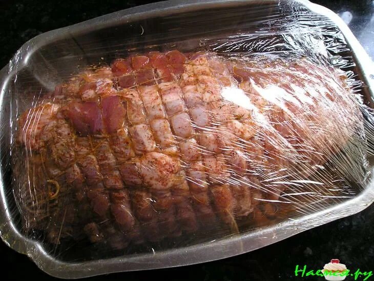 Пирог лукошко стерх. Сетка баранья для шашлыка. Мясной рулет колбаса. Котлеты в жировой сетке. Куриный мясной рулет.