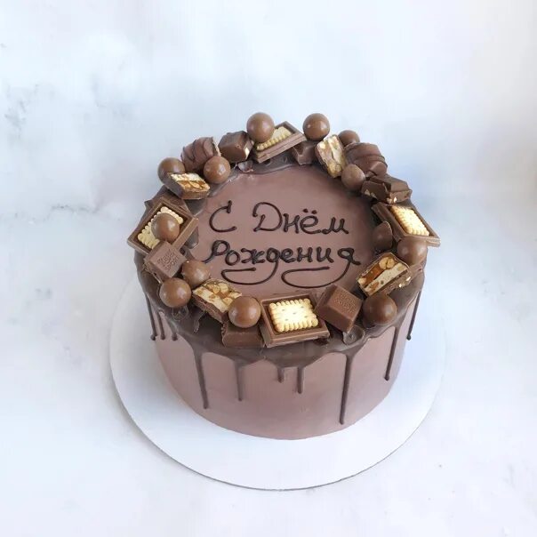 надпись на торте с днем рождения. надпись на шоколадном торте. надпись на шоколадном торте. торт с ганашем. торт для мужчины.