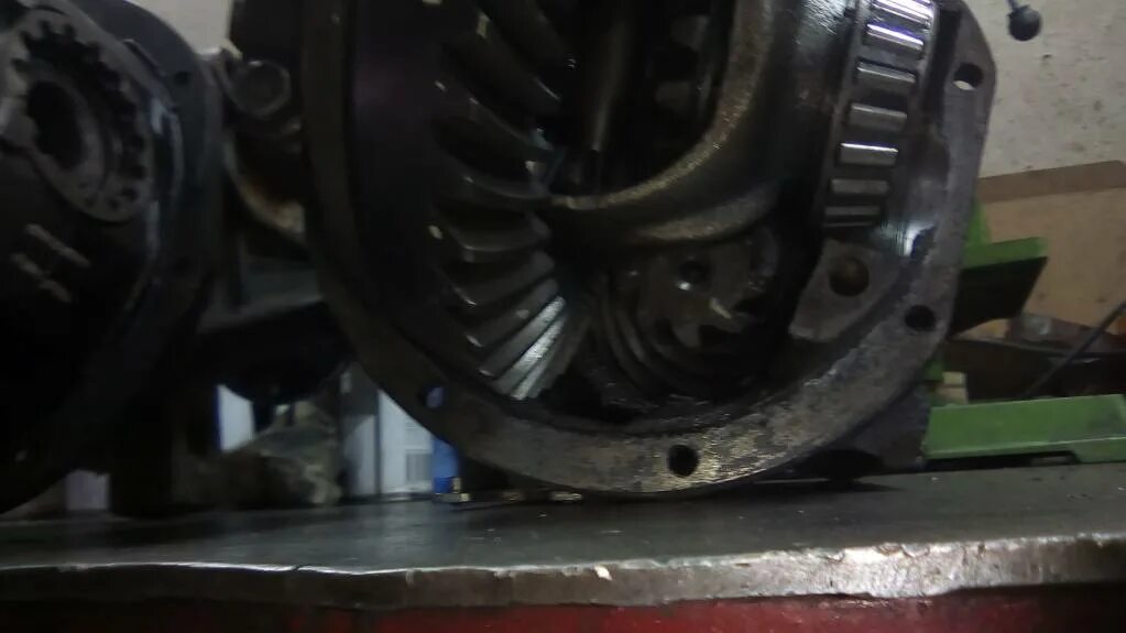 Редуктор пускового двигателя а-01м. Редуктора 41. Редуктор пускача дт 75. Задний редуктор с блокировкой туарег. Горный тормоз рено премиум.