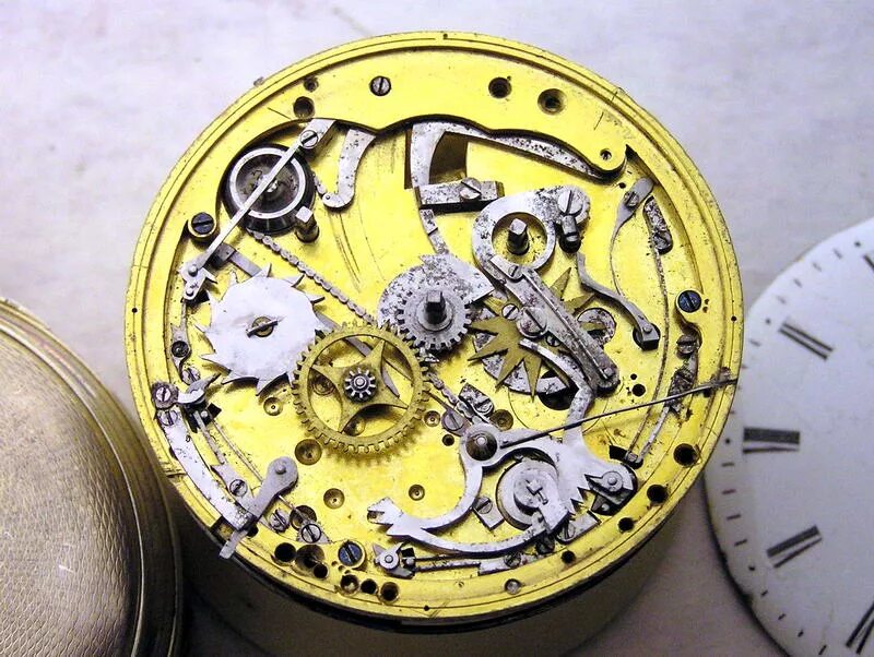 Разные устройства часов. Механические часы. Детали наручных механических часов. Механические часы механизм. Механические часы древние.
