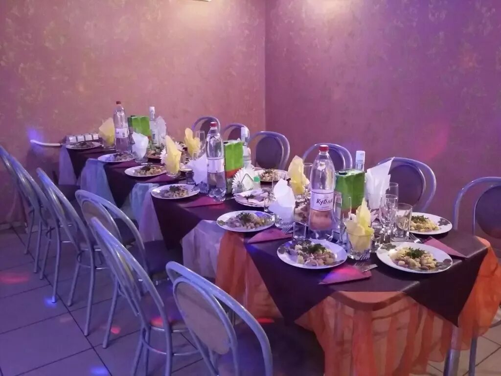 Ресторан восток благовещенск. Восток благовещенск. Кафе восточная ночь на бауманской. Арт кафе чусовой. Mercure благовещенск 4*.