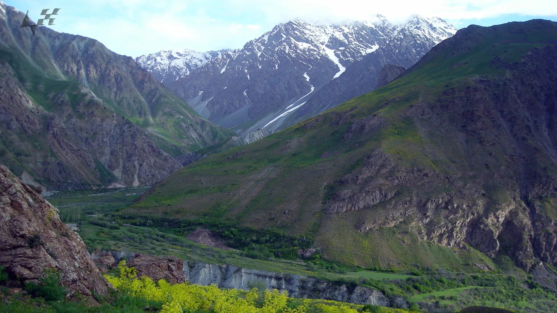 Таджикистан горы. Ванч Памир. Куххои Таджикистан Памир. Долина Ванч. Памир Долины рек.