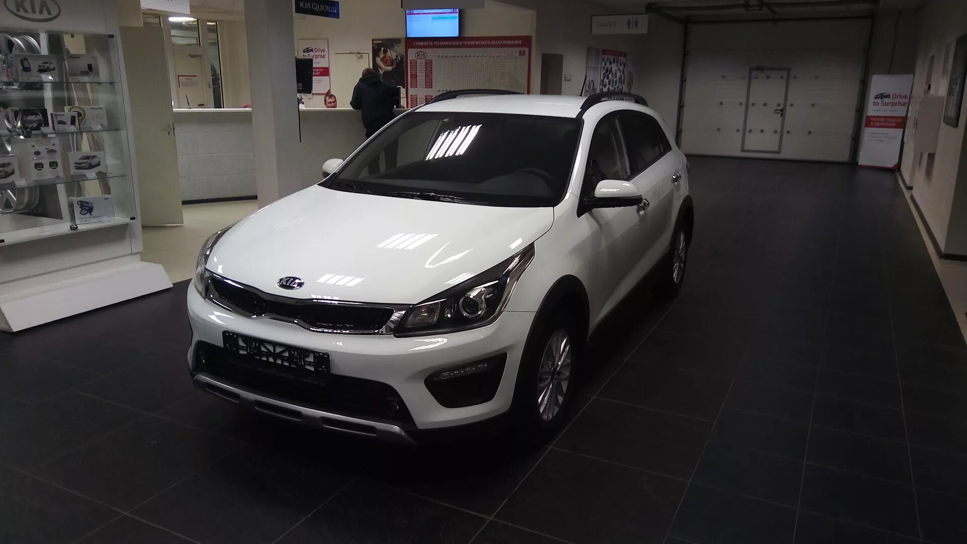 Х лайн нижний новгород. Kia Rio x-line белая с черной крышей. Kia Rio x-line IV 2018 спереди. Рио х лайн с черной крышей. Белая кожа на Киа Рио хлайн.