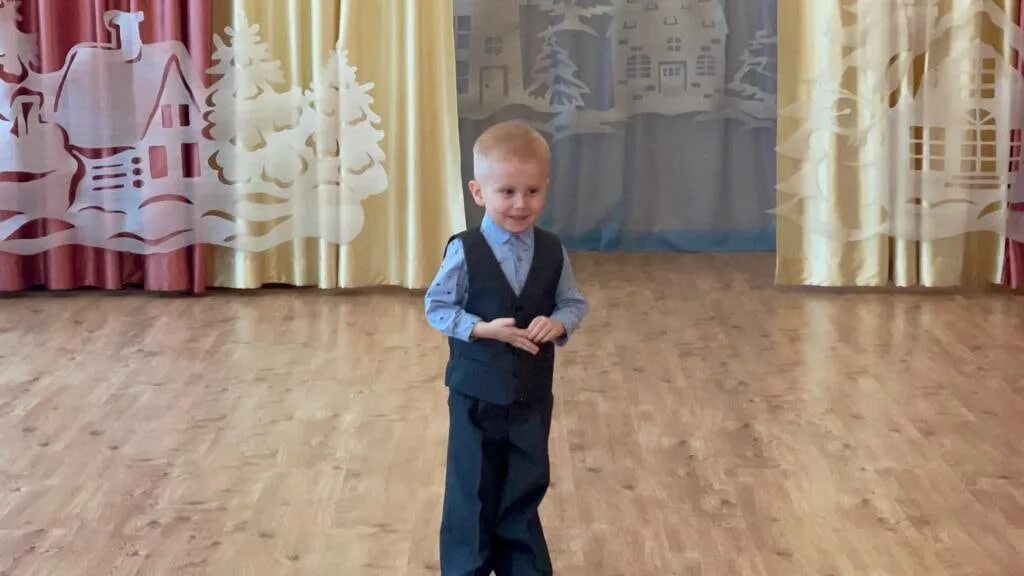 Конкурс чтецов 23 февраля в детском саду. Конкурс чтецов посвященный дню защитника отечества. Конкурс чтецов 23 февраля в детском саду. Конкурс чтецов 23 февраля в детском саду. Украшение сцены к 9 мая в школе.