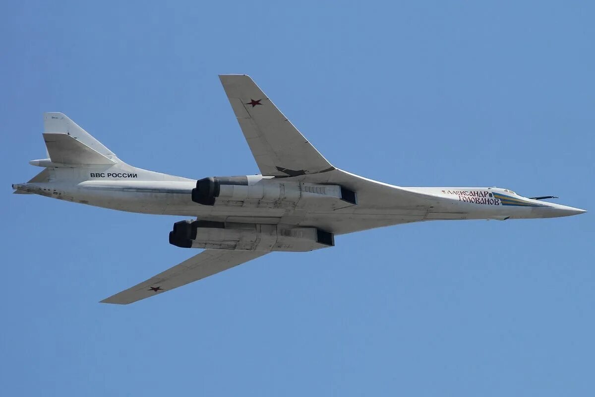 Ту 160м сколько. Туполев ту 160. Tupolev tu-160. Ту-160 сверхзвуковой самолёт. Ту-160м2.