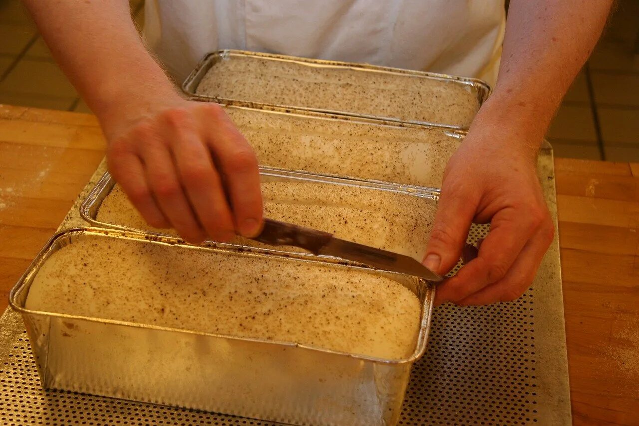 Печь хлеб в форме. Форма для хлеба. Форма для выпечки хлеба. Самодельная форма для выпечки хлеба. Хлеб в духовке.