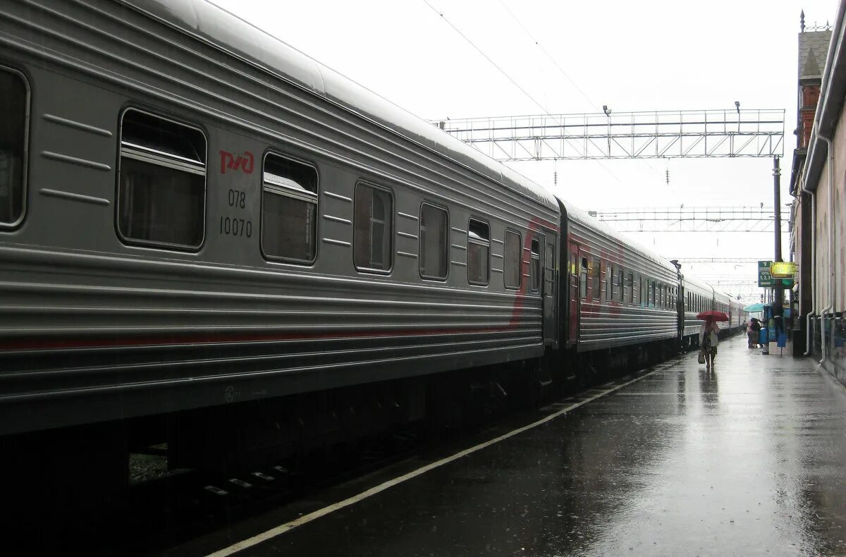 Витебский вокзал ретро поезд. Ярославль вокзал перрон. Поезд стоит на станции. Чебоксары вокзал перрон. Поезд стоит на станции.