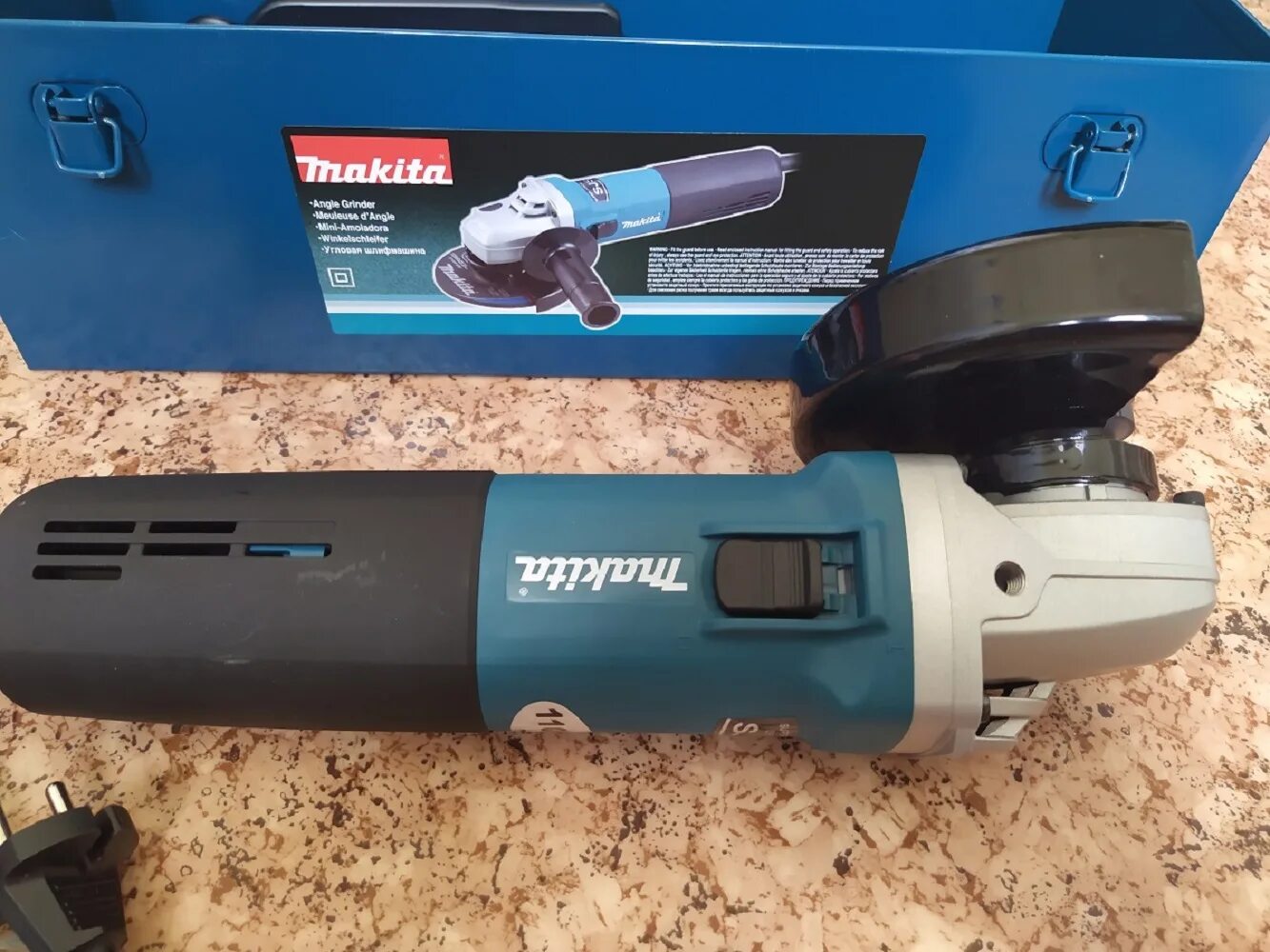 Ушм макита москва. УШМ Makita 9565. Болгарка Макита 125 9565. Макита 9565hzk. Болгарка Makita 9565 CVR.