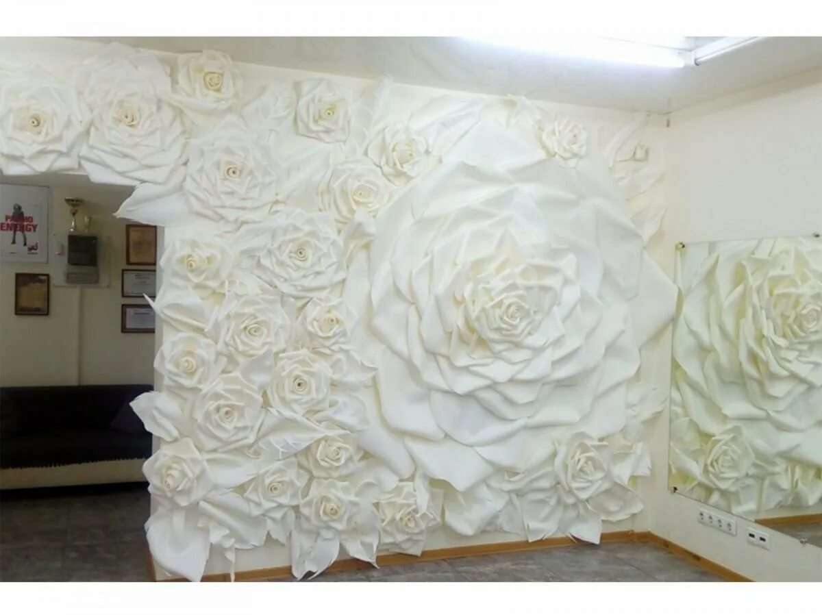 Бумажные цветы для фотозоны. Изолон на стены. Фольгированная утеплитель утеплитель теплоизоляция. Ростовые цветы ольнева. Объемные цветы на стену.