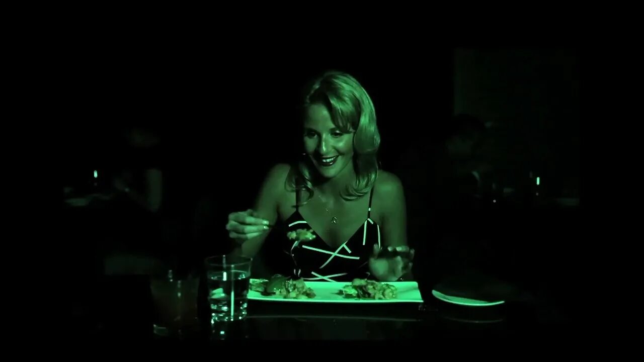 Вино и сыр эстетика в интерьере темное. Ужин в темноте. Dark dinner. Ресторан в темноте лондон. Dark dinner.