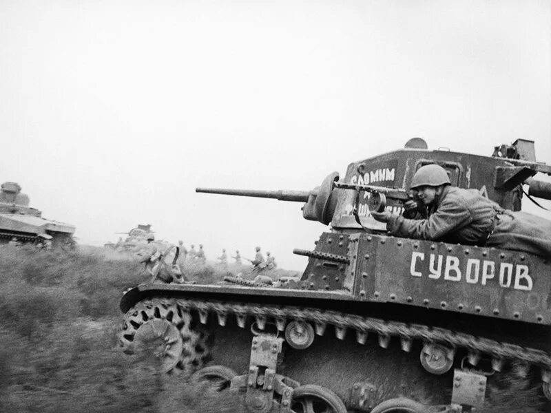 Как прицеливается танк. М3а1 стюарт. танки вов 1941-1945. сталинградская битва танк. танк м3 стюарт.