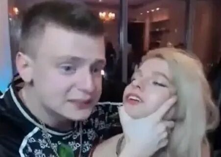 Молодой стример