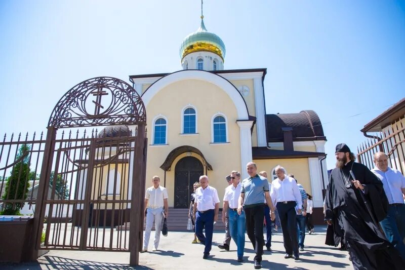 Погода кчр. Прикубанский район п. кавказский. Поселок кавказский Карачаево Черкесия. Поселок кавказский Прикубанский район Карачаево-Черкесии. Мечеть поселок кавказский Прикубанский район.