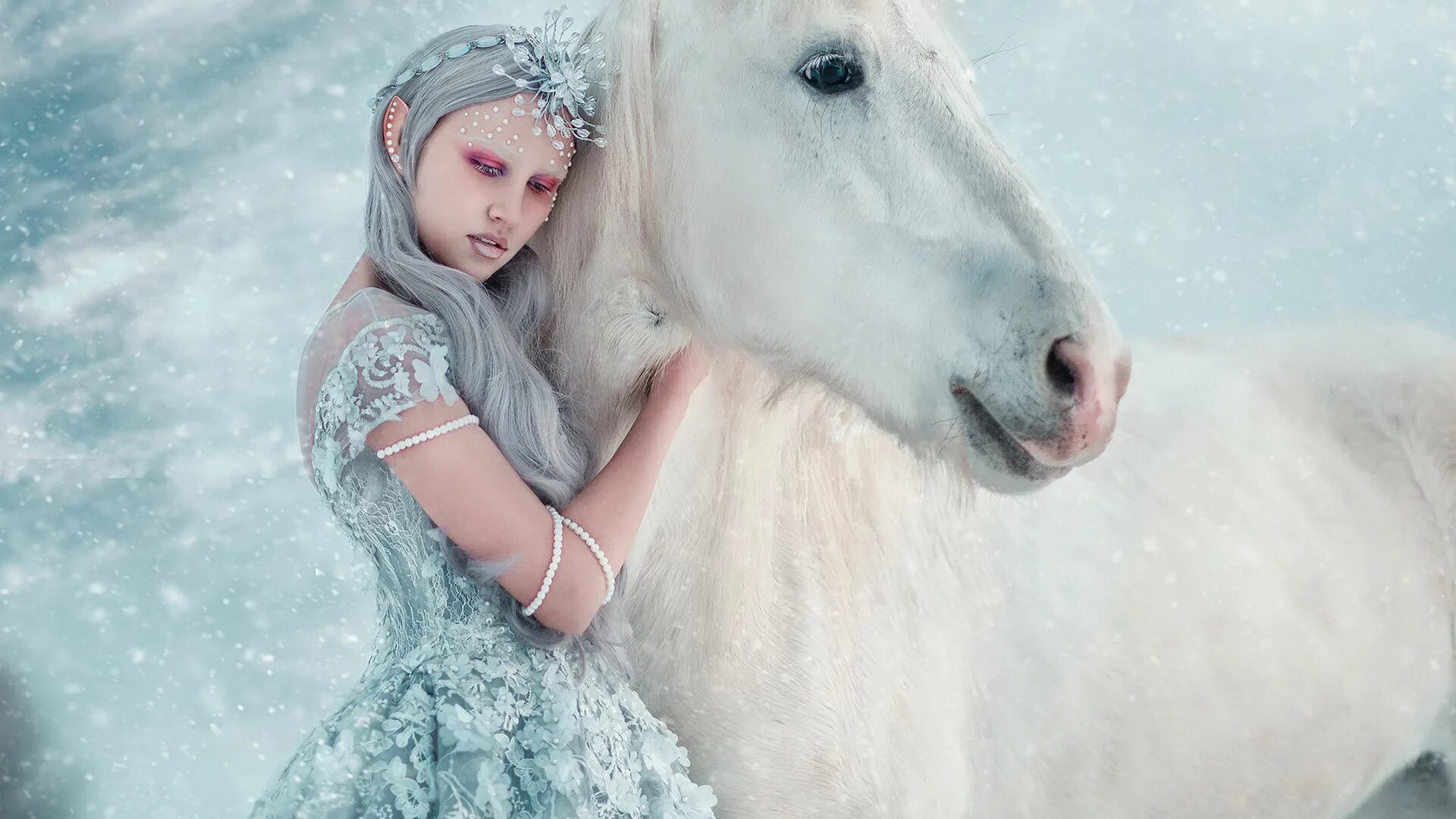 Кони сказки девочку. Фотосессия с лошадьми. Фотосессия с лошадью зимой. Зимняя принцесса. Сказочная зимняя фотосессия.