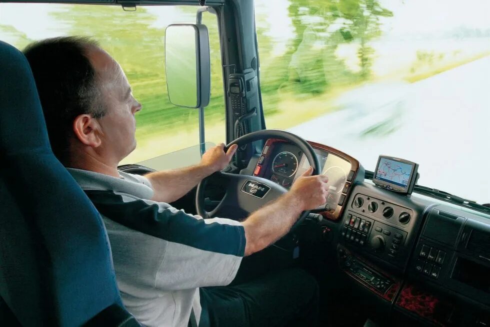 Кабина тягача man tgs. Ман тга тандем магнит. Ман тракс. Man видео обзор. Man lion's coach 2018/20 место водителя.
