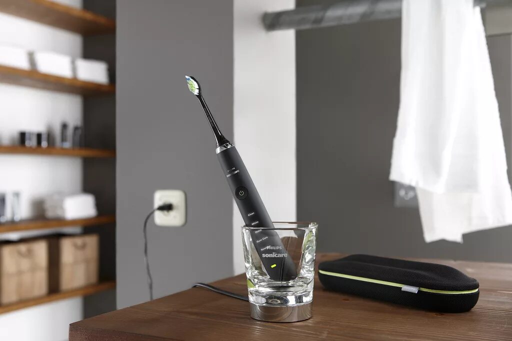 Лучшие электрощетки. Электрическая зубная щетка Philips Sonicare DIAMONDCLEAN hx9352/04. Philips Sonicare hx9911. Philips Sonicare электрическая hx9352 серый. Щетка Philips Sonicare розовая.