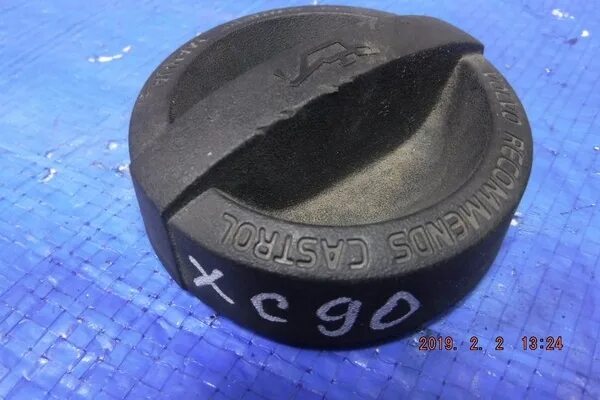 Крышка масл горловины вольво груз. Корпус масляного фильтра вольво s40 2. Крышка маслозаливная вольво s80 2010. Volvo 8692888. 5 дизель.