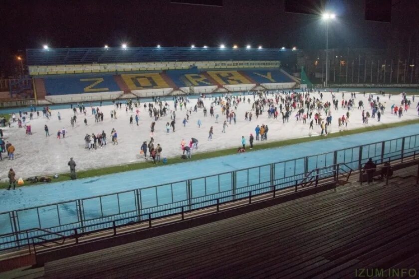 Расписание катка красногорск. Каток Зоркий Красногорск. Стадион Зоркий Красногорск. Массовые катания стадион Зоркий Красногорск. Стадион Зоркий Красногорск зимой.