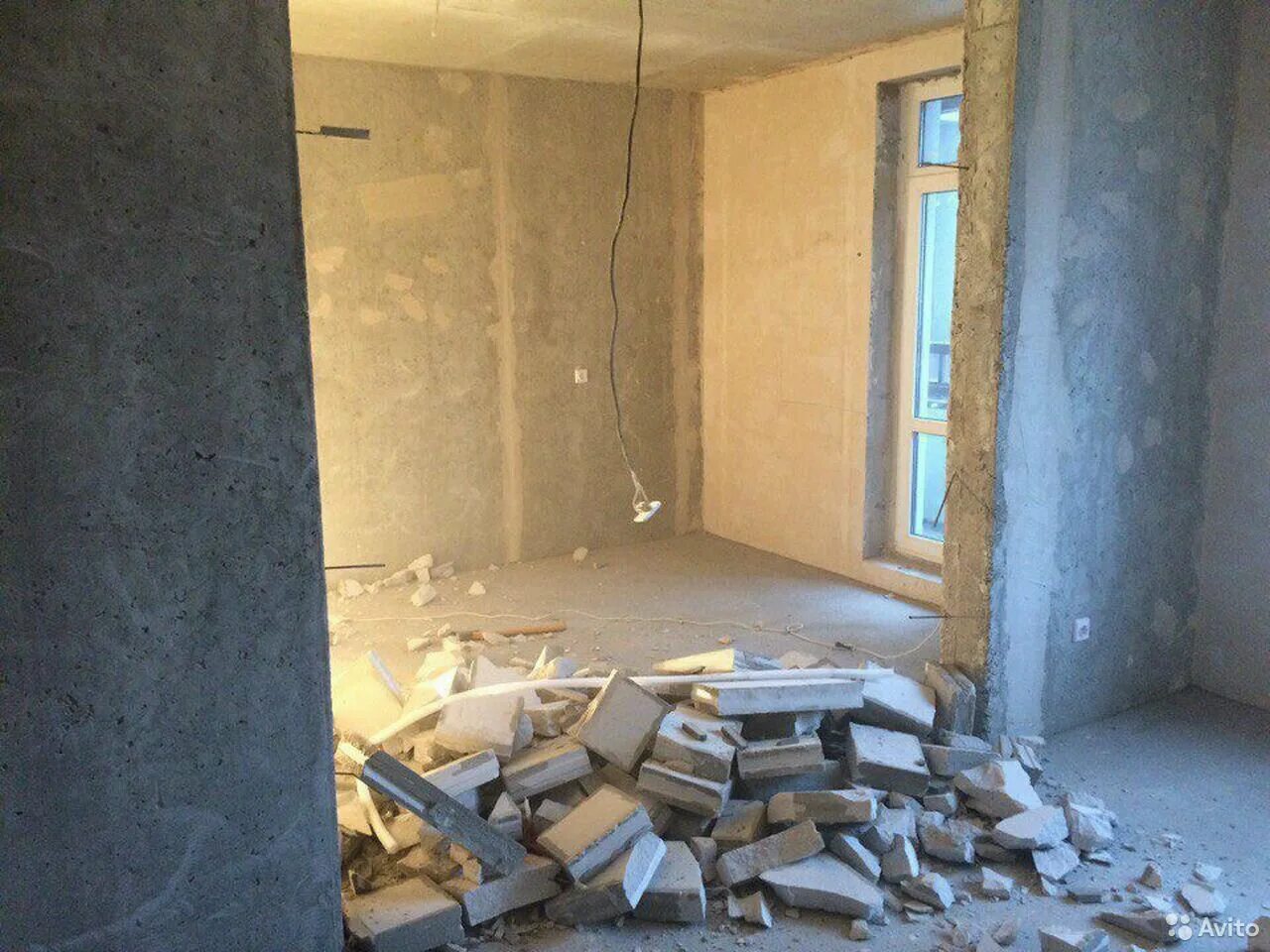 снос несущих стен в квартире. сносимые перегородки. снос несущих стен в квартире. незаконная перепланировка квартиры. слом стен в квартире.