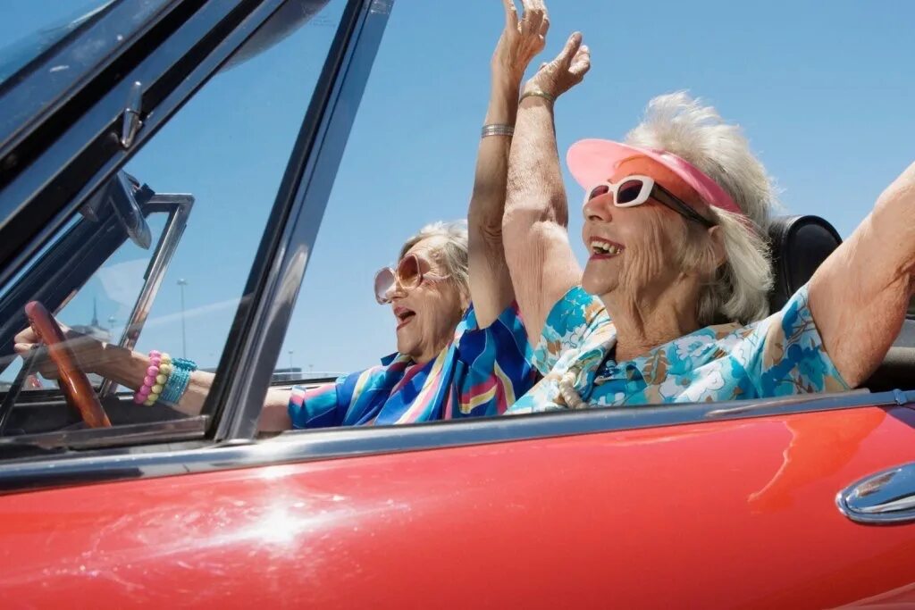 Пикап бабушек. При бабках. Богатые бабки. Айрис апфель hm. Старенький пикап.