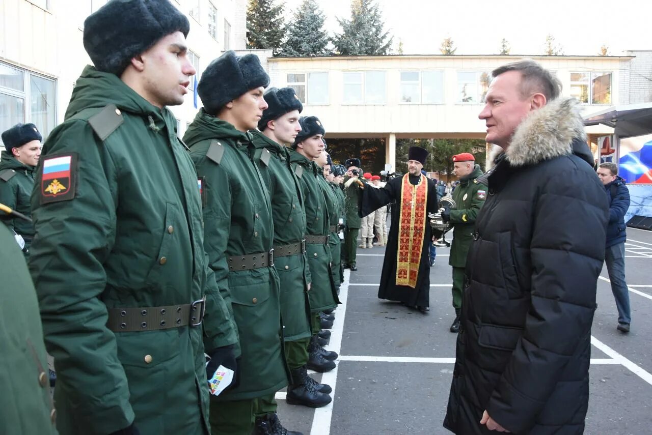Сборный пункт для призывников курск. Зво вс рф на карте россии. Осенний призывной пункт пенза. Призывники на плацу. Срочники на курской границе.
