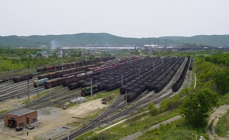 станции владивосток находка. станция смоляниново фото вокзала. жд вокзал находка тихоокеанская. мыс астафьева станция. электропоезд восток.