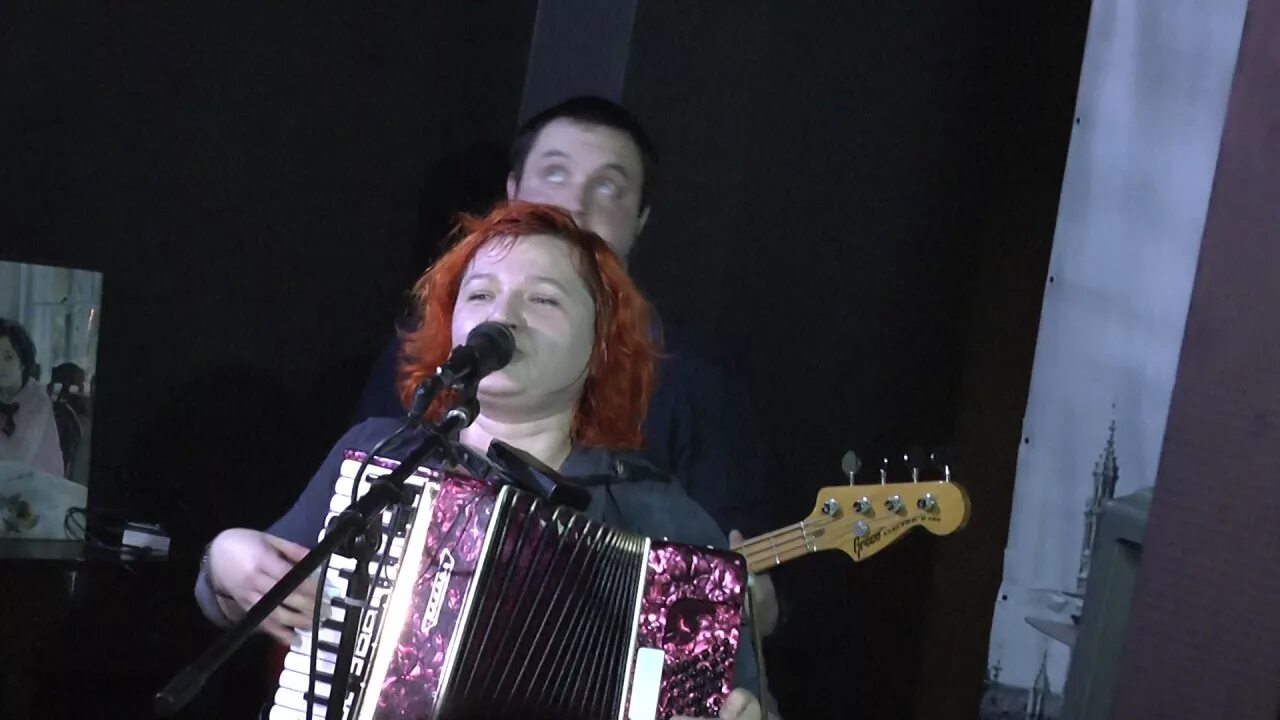 Алена швец клипы. Пьяные родись песня. Pep-see альбомы. Я солдат кавер. Шутки про поэтов.